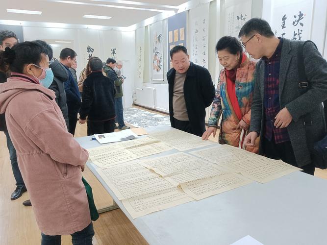 铜川市文化艺术沙龙暨王益区美术家协会举行每月一期的书画交流活动